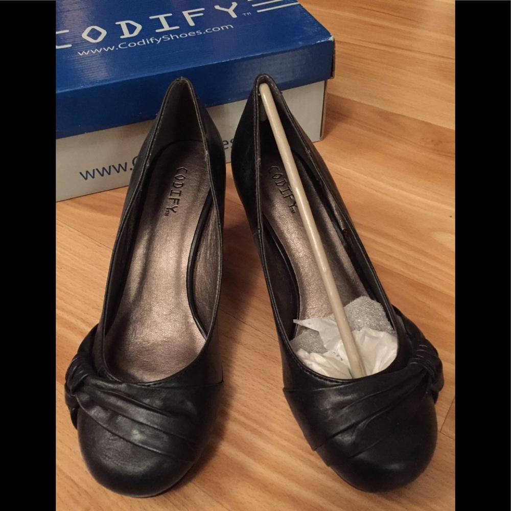 Black Kitten Heels NIB